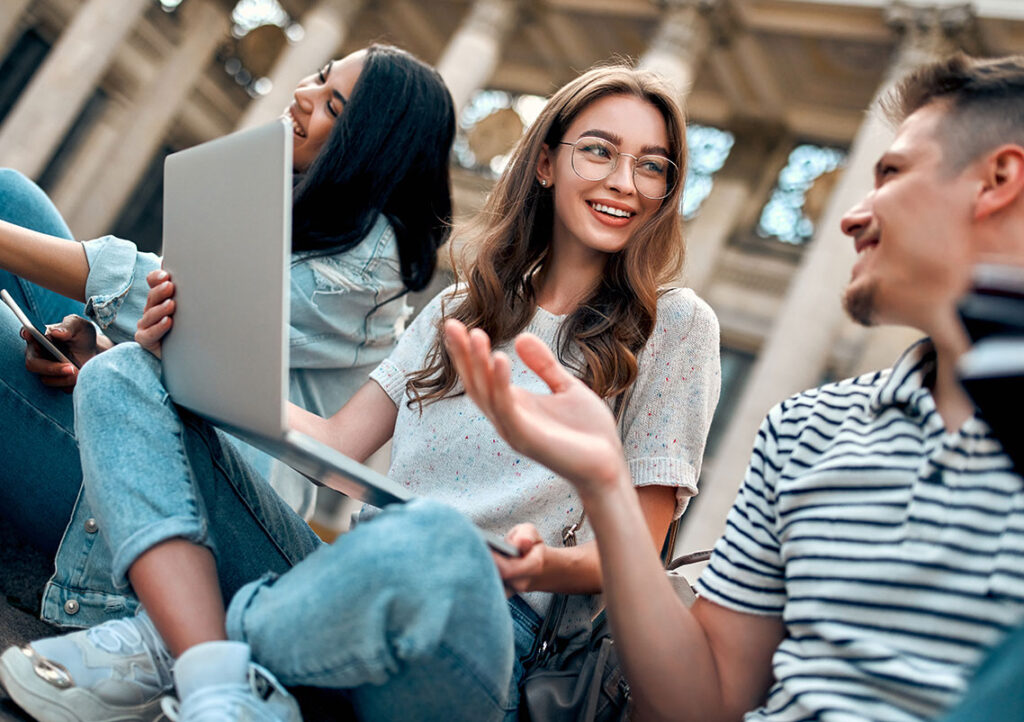 Schulung für Optiker, Weiterbildung Optiker, Optiker Schulung Brillengläser, Brillenglashersteller Schulung, Brillenglasproduktion Führung, Optiker Fortbildung Brillengläser, Schulung Brillenglastechnologie