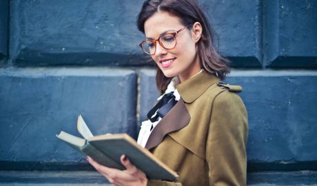 Das iO Gleitsichtglas sorgt durch extrem stabile und große Sehbereiche für eine Sicht ähnlich einem Einstärkenglas. Dank der neuesten Fertigungstechnologie sind die Gläser zusätzlich äußerst dünn und sorgen so für unvergleichbare Ästhetik und einen angenehmen Tragekomfort. Quelle: Edu Carvalho /Pexels (bei Verwendung bitte angeben)