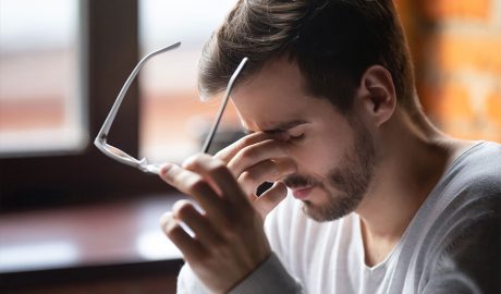 Anzeichen, dass Sie eine neue Brille benötigen und einen Sehtest beim Augenoptiker machen sollten